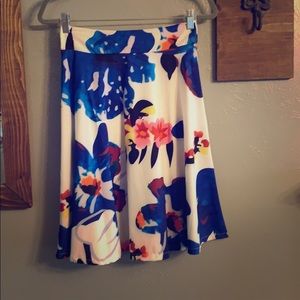 🎉EVERYTHING MUST GO!!!!🎉Floral skirt
